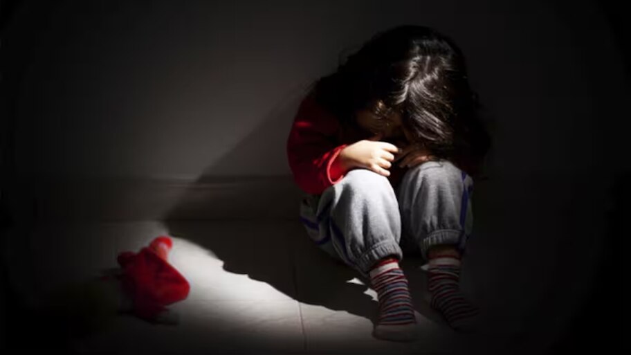 Pocso Case Thiruvananthapuram: 13കാരിയെ പീഡിപ്പിച്ച 18കാരന് 30 വർഷം തടവ്; ബലാത്സം​​ഗം ചെയ്തത് എട്ട് വയസുകാരിയായ അനിയത്തിയുടെ മുന്നിൽവച്ച്
