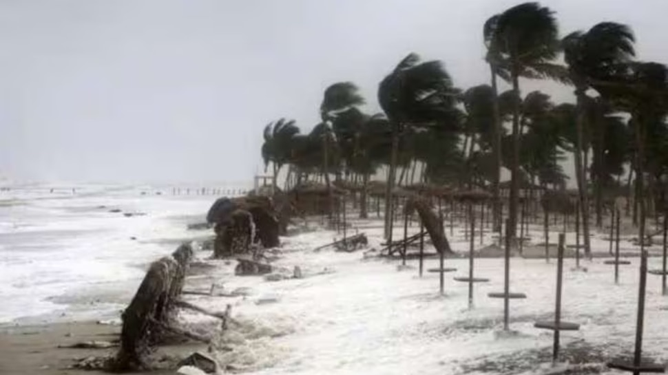 Kerala Rain Alert: അറബിക്കടലിന് മുകളിൽ പുതിയ ന്യൂനമർദ്ദം; സംസ്ഥാനത്ത് അഞ്ച് ദിവസം കൂടി മഴ തുടരും, അഞ്ച് ജില്ലകളിൽ ഇന്ന് യെല്ലോ അലർട്ട്