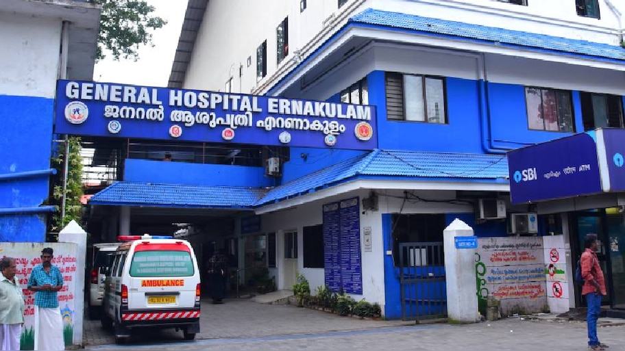 Medical Error: പ്രസവ ശസ്ത്രക്രിയയ്ക്കിടെ വയറ്റിൽ നൂല് വെച്ചു മറന്നു; എറണാകുളം ജനറൽ ആശുപത്രിക്കെതിരെ പരാതി