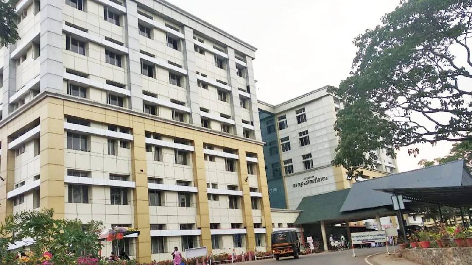 Building Collapse: കോട്ടയം മെഡിക്കൽ കോളേജിലെ കെട്ടിടം ഇടിഞ്ഞുവീണു; പതിനാലാം വാർഡാണ് പൊളിഞ്ഞുവീണത് Building Collapse: കോട്ടയം മെഡിക്കൽ കോളേജിലെ കെട്ടിടം ഇടിഞ്ഞുവീണു; പതിനാലാം വാർഡാണ് പൊളിഞ്ഞുവീണത്