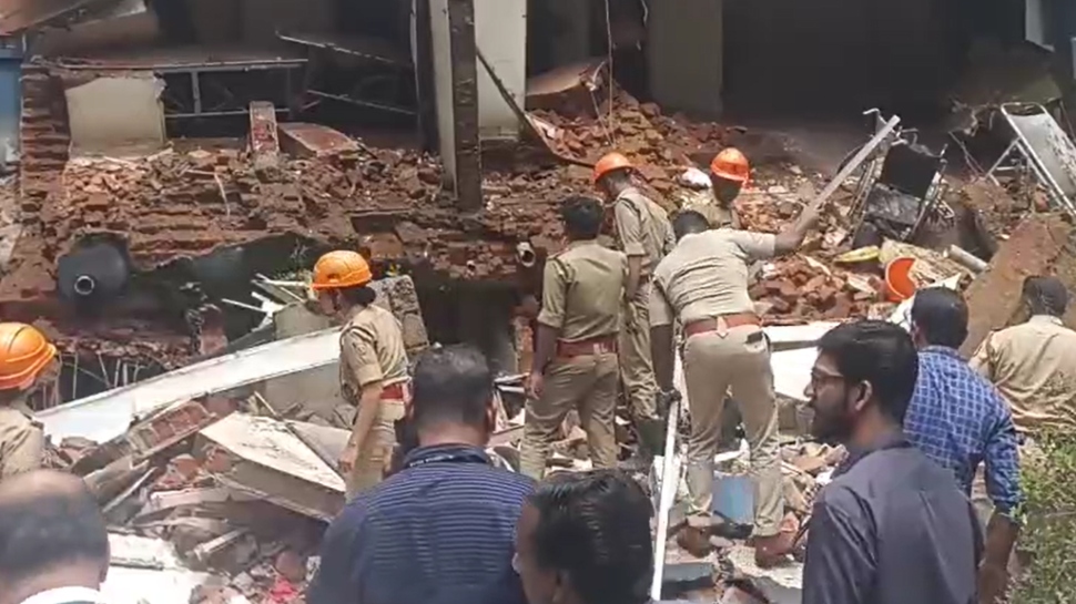 Kottayam Medical College Building Collapsed: മന്ത്രിമാരുടെ വാദം പൊളിഞ്ഞു, ഒഴിഞ്ഞ കെട്ടിടമെന്ന വാദം തെറ്റ്; ഒരു മരണം, പത്ത് പേർക്ക് പരിക്ക് Kottayam Medical College Building Collapsed: മന്ത്രിമാരുടെ വാദം പൊളിഞ്ഞു, ഒഴിഞ്ഞ കെട്ടിടമെന്ന വാദം തെറ്റ്; ഒരു മരണം, പത്ത് പേർക്ക് പരിക്ക്