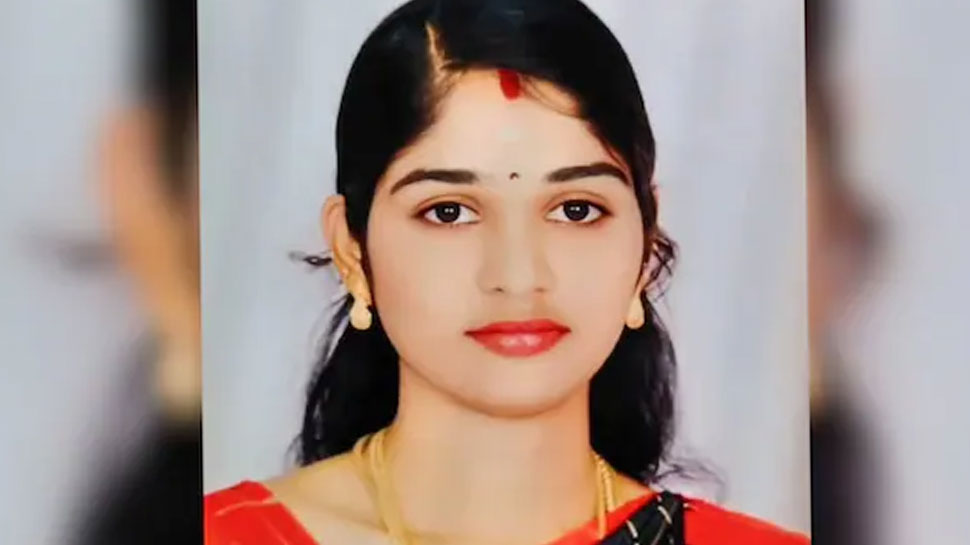 Extramarital Affair: വിവാഹേതര ബന്ധമുണ്ടെന്ന സംശയം; തമിഴ്നാട് കൗൺസിലറെ ഭർത്താവ് കൊലപ്പെടുത്തി Extramarital Affair: വിവാഹേതര ബന്ധമുണ്ടെന്ന സംശയം; തമിഴ്നാട് കൗൺസിലറെ ഭർത്താവ് കൊലപ്പെടുത്തി