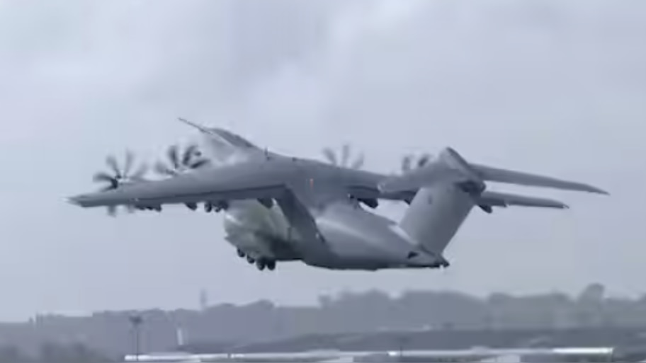 British Fighter Jet F 35 B: എഫ് 35 ബിയുടെ തകരാറുകൾ പരിഹരിക്കാൻ വിദ​ഗ്ധ സംഘം തിരുവനന്തപുരത്ത്; എയർബസ് 400 മടങ്ങി