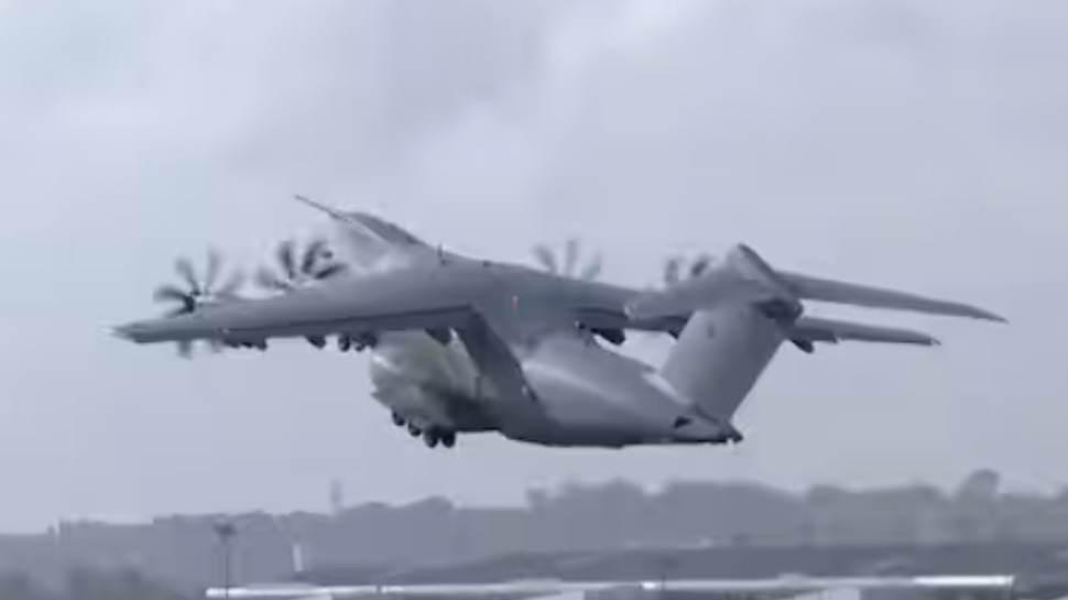 British Fighter Jet F 35 B: എഫ് 35 ബിയുടെ തകരാറുകൾ പരിഹരിക്കാൻ വിദഗ്ധ സംഘം തിരുവനന്തപുരത്ത്; എയർബസ് 400 മടങ്ങി British Fighter Jet F 35 B: എഫ് 35 ബിയുടെ തകരാറുകൾ പരിഹരിക്കാൻ വിദഗ്ധ സംഘം തിരുവനന്തപുരത്ത്; എയർബസ് 400 മടങ്ങി