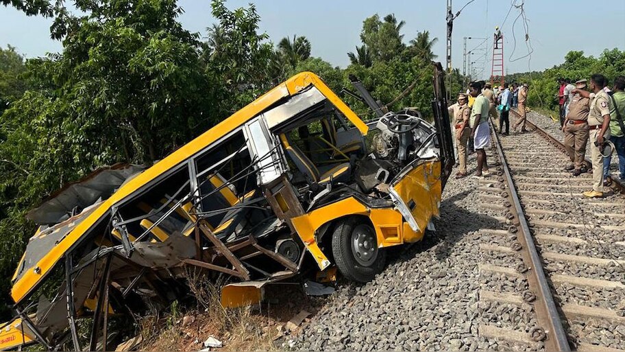 Cuddalore Train-School Van Accident: തമിഴ്നാട്ടിൽ സ്കൂൾ ബസിലേക്ക്  ട്രെയിനിടിച്ചു കയറി; 2 മരണം, നിരവധിപേർക്ക് പരിക്ക്