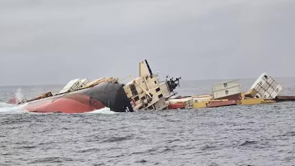 MSC Elsa 3 Shipwreck: കേരളം ചോദിച്ചത് 9,531 കോടി! അത്രയും പറ്റില്ലെന്ന് കപ്പല് കമ്പനി... എംഎസ് സിയുടെ മറ്റൊരു കപ്പല് അറസ്റ്റില് തുടരും MSC Elsa 3 Shipwreck: കേരളം ചോദിച്ചത് 9,531 കോടി! അത്രയും പറ്റില്ലെന്ന് കപ്പല് കമ്പനി... എംഎസ് സിയുടെ മറ്റൊരു കപ്പല് അറസ്റ്റില് തുടരും