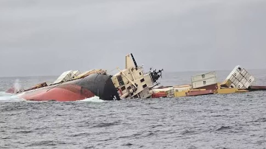 MSC Elsa 3 Shipwreck: കേരളം ചോദിച്ചത് 9,531 കോടി! അത്രയും പറ്റില്ലെന്ന് കപ്പല്‍ കമ്പനി... എംഎസ് സിയുടെ മറ്റൊരു കപ്പല്‍ അറസ്റ്റില്‍ തുടരും