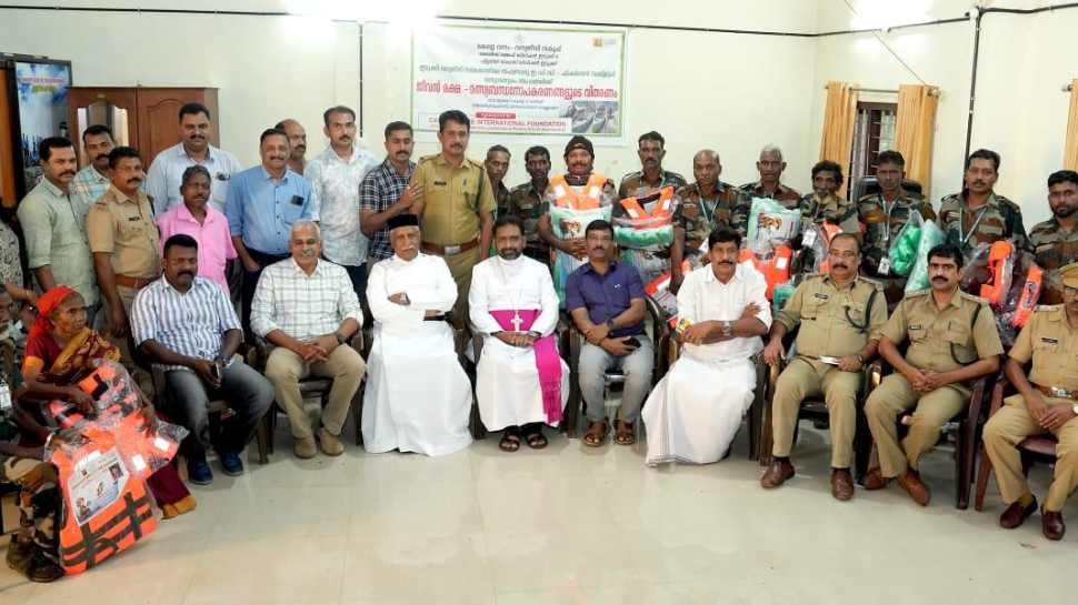 Care and Share Foundation: വനവാസികളായ മത്സ്യത്തൊഴിലാളികൾക്ക് മമ്മൂട്ടിയുടെ സഹായം; മീൻ വലകളും ലൈഫ് ജാക്കറ്റുകളും സൗജന്യം Care and Share Foundation: വനവാസികളായ മത്സ്യത്തൊഴിലാളികൾക്ക് മമ്മൂട്ടിയുടെ സഹായം; മീൻ വലകളും ലൈഫ് ജാക്കറ്റുകളും സൗജന്യം