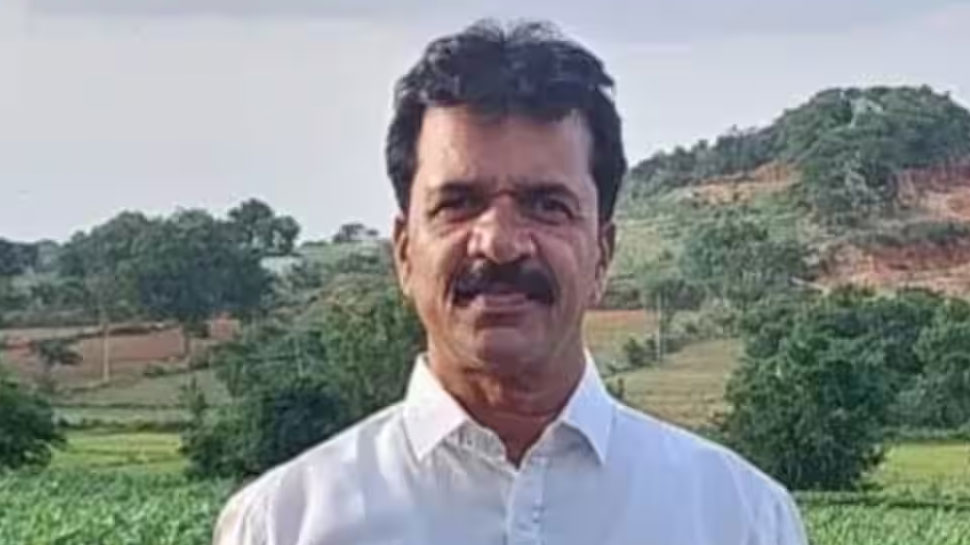CPI Leader Killed In Hyderabad: ഹൈദരാബാദിൽ സിപിഐ നേതാവ് കൊല്ലപ്പെട്ടു; അക്രമി സംഘം വെടിയുതിർത്തത് മുളകുപൊടി വിതറിയശേഷം! CPI Leader Killed In Hyderabad: ഹൈദരാബാദിൽ സിപിഐ നേതാവ് കൊല്ലപ്പെട്ടു; അക്രമി സംഘം വെടിയുതിർത്തത് മുളകുപൊടി വിതറിയശേഷം!