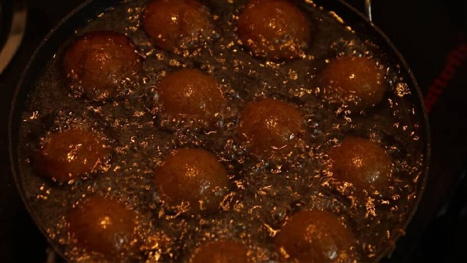 Cooking Recipe: ചൂടോടെ രുചിയൂറും ഉണ്ണിയപ്പം മുപ്പത് മിനുട്ടില്‍ ഉണ്ടാക്കിയെടുക്കാം... 