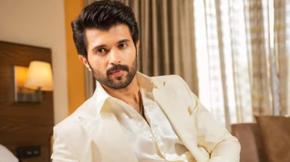 Vijay Devarakonda: വിജയ് ദേവരകൊണ്ടയ്ക്ക് ഡെങ്കിപ്പനി; താരത്തെ ആശുപത്രിയിൽ പ്രവേശിപ്പിച്ചു Vijay Devarakonda: വിജയ് ദേവരകൊണ്ടയ്ക്ക് ഡെങ്കിപ്പനി; താരത്തെ ആശുപത്രിയിൽ പ്രവേശിപ്പിച്ചു