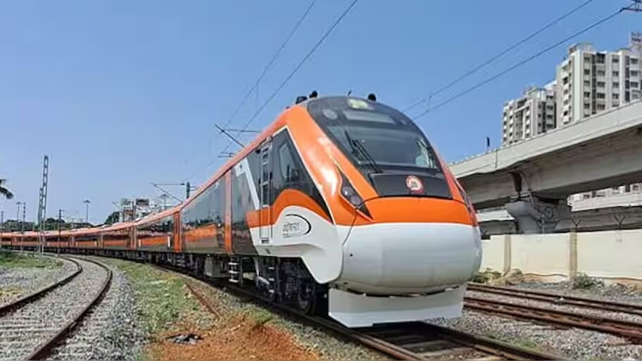 Vande Bharat: എട്ട് വന്ദേഭാരത് തീവണ്ടികളിൽ തത്സമയ ബുക്കിങ്; ഇനി 15 മിനിറ്റ് മുന്‍പുവരെ ടിക്കറ്റ് ബുക്ക് ചെയ്യാം
