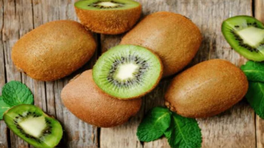 Kiwi Fruit Benefits: ദിവസവും കിവി കഴിക്കാമോ? എത്രെണ്ണം കഴിക്കാം? വിശദമായി അറിയാം...