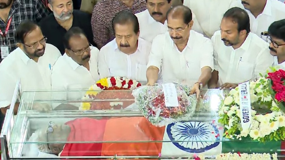 VS Achuthanandan Demise: 'നിലപാടുകളിൽ ഉറച്ചുനിന്ന വ്യക്തി; കേരള ജനതയ്ക്ക് വലിയ നഷ്ടം'; വിഎസിനെ അനുസ്മരിച്ച് കോൺ​ഗ്രസ് നേതാക്കൾ