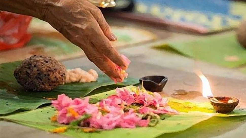 Karkidaka Vavu Bali 2025: കർക്കിടക വാവ് ബലി; പ്രാധാന്യവും ബലിതർപ്പണ രീതികളും അറിയാം Karkidaka Vavu Bali 2025: കർക്കിടക വാവ് ബലി; പ്രാധാന്യവും ബലിതർപ്പണ രീതികളും അറിയാം