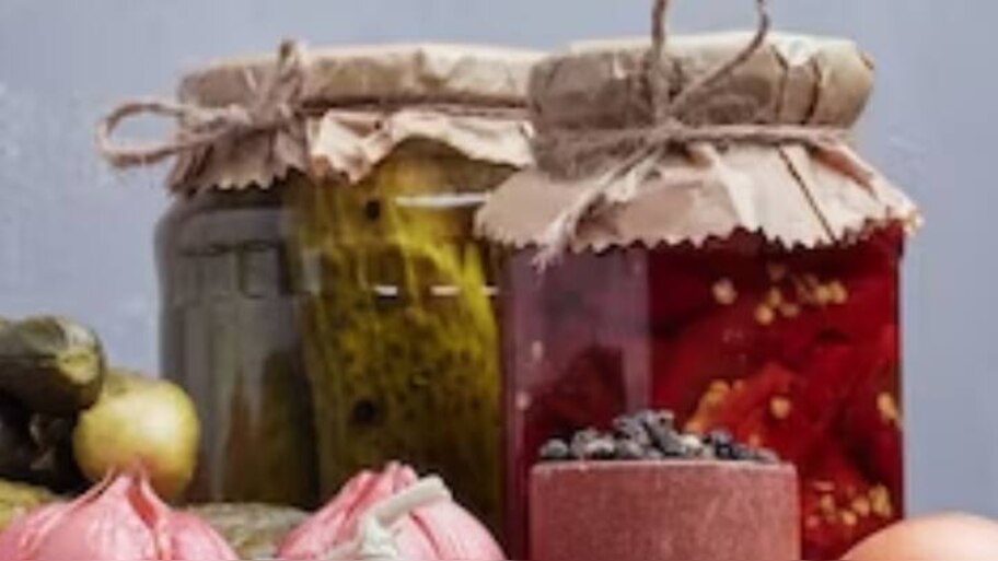 Kitchen Tips: അച്ചാർ ഇടാൻ പോകുവാണോ? പൂപ്പൽ വരാതിരിക്കാൻ ഇക്കാര്യങ്ങൾ ശ്ര​ദ്ധിക്കണെ...