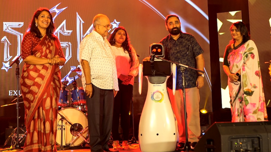 AI powered humanoid robot: എഐ രം​ഗത്ത് പുത്തൻ കാൽവയ്പ്പ്; ഹ്യൂമനോയിഡ് റോബോട്ട് നിർമിച്ച് വട്ടിയൂർക്കാവ് സരസ്വതി വിദ്യാലയത്തിലെ മിടുക്കർ