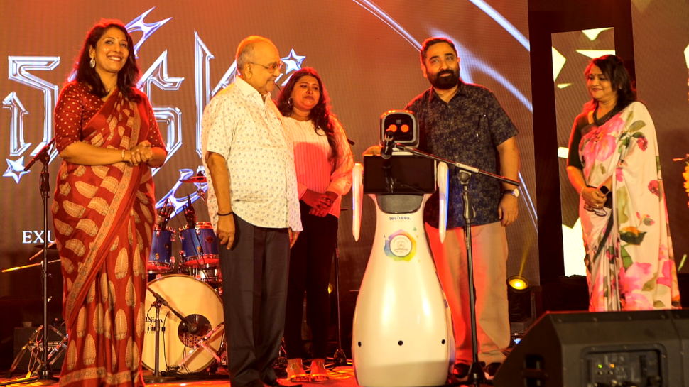 AI powered humanoid robot: എഐ രംഗത്ത് പുത്തൻ കാൽവയ്പ്പ്; ഹ്യൂമനോയിഡ് റോബോട്ട് നിർമിച്ച് വട്ടിയൂർക്കാവ് സരസ്വതി വിദ്യാലയത്തിലെ മിടുക്കർ AI powered humanoid robot: എഐ രംഗത്ത് പുത്തൻ കാൽവയ്പ്പ്; ഹ്യൂമനോയിഡ് റോബോട്ട് നിർമിച്ച് വട്ടിയൂർക്കാവ് സരസ്വതി വിദ്യാലയത്തിലെ മിടുക്കർ