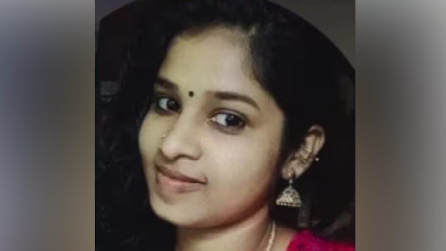 Kozhikode Woman Found Dead: മദ്യപിച്ചെത്തി നിരന്തരം മർദ്ദിച്ചിരുന്നു, ബന്ധം ഉപേക്ഷിക്കാൻ പറഞ്ഞിട്ടും കേട്ടില്ല; ഭർത്താവിനെതിരെ ഷിംനയുടെ ബന്ധുക്കൾ