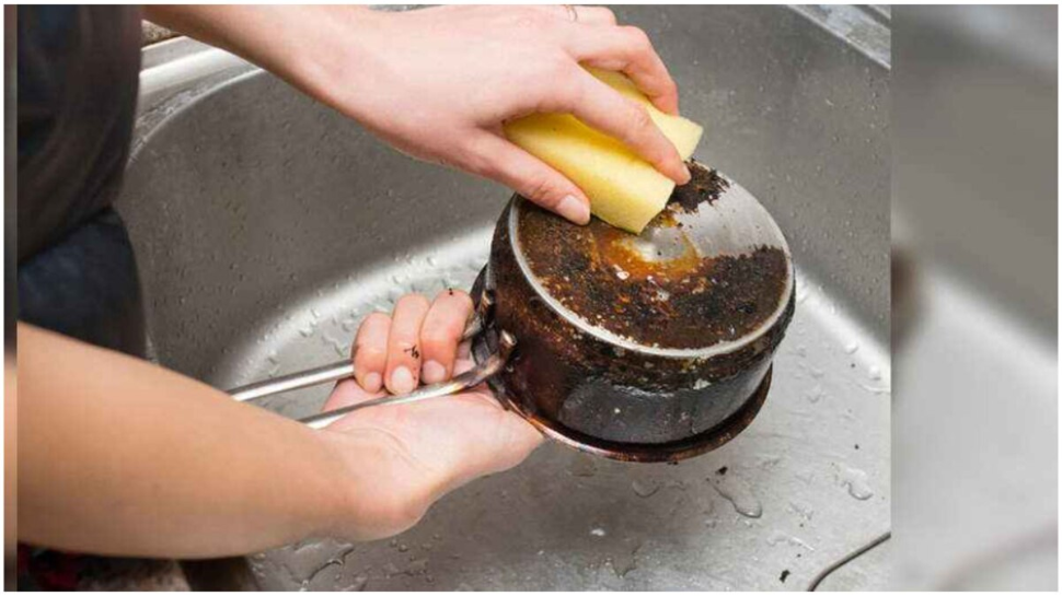 Burnt Utensils Cleaning Tips: പാത്രത്തിനടിയിലെ കരി കളയാൻ വഴി തേടുകയാണോ? ഒരു എളുപ്പവിദ്യയുണ്ട് Burnt Utensils Cleaning Tips: പാത്രത്തിനടിയിലെ കരി കളയാൻ വഴി തേടുകയാണോ? ഒരു എളുപ്പവിദ്യയുണ്ട്