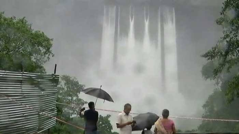 Kerala Rain Alert: സംസ്ഥാനത്ത് മഴ ശക്തം; മഴ മുന്നറിയിപ്പുകളിൽ മാറ്റം, മൂന്ന് ജില്ലകളിൽ ഓറഞ്ച് അലർട്ട് Kerala Rain Alert: സംസ്ഥാനത്ത് മഴ ശക്തം; മഴ മുന്നറിയിപ്പുകളിൽ മാറ്റം, മൂന്ന് ജില്ലകളിൽ ഓറഞ്ച് അലർട്ട്