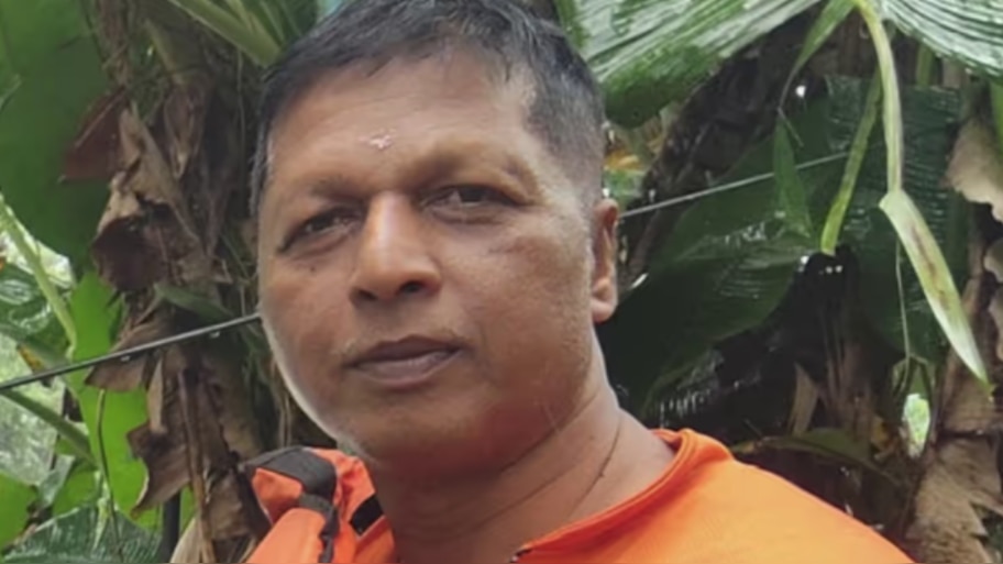 Mundakkayam News: മരംമുറിച്ച് മാറ്റുന്നതിനിടെ വൈദ്യുതി പോസ്റ്റ് ഒടിഞ്ഞ് വീണ് ഫയർഫോഴ്സ് ഉദ്യോഗസ്ഥന് ദാരുണാന്ത്യം