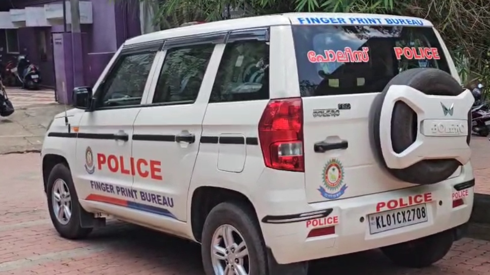 Student Death: നെയ്യാറ്റിൻകരയിൽ പതിനാറുകാരി തൂങ്ങിമരിച്ച നിലയിൽ; അസ്വാഭാവിക മരണത്തിന് കേസെടുത്തു Student Death: നെയ്യാറ്റിൻകരയിൽ പതിനാറുകാരി തൂങ്ങിമരിച്ച നിലയിൽ; അസ്വാഭാവിക മരണത്തിന് കേസെടുത്തു