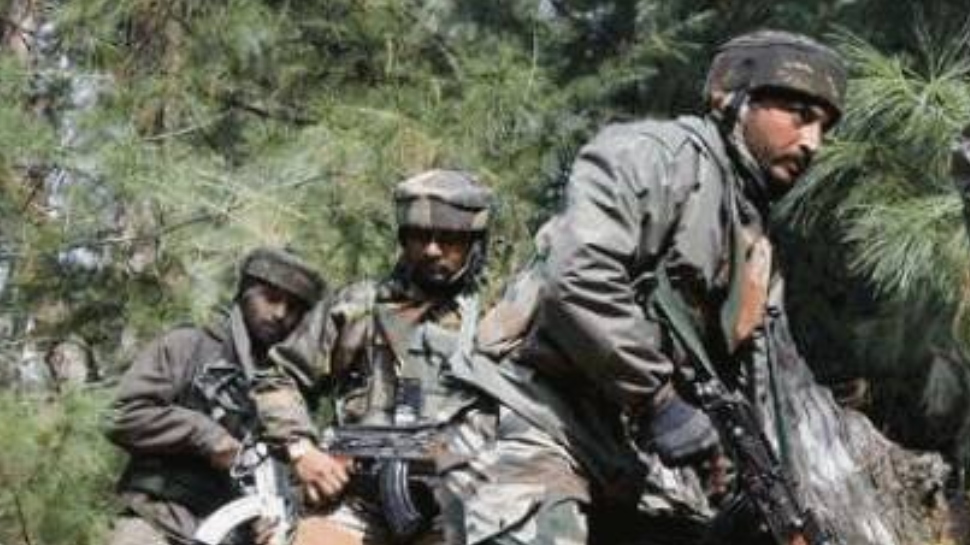 Jammu Kashmir Encounter: ജമ്മുകശ്മീരിൽ ഏറ്റമുട്ടലിൽ രണ്ട് ഭീകരരെ വധിച്ച് സൈന്യം Jammu Kashmir Encounter: ജമ്മുകശ്മീരിൽ ഏറ്റമുട്ടലിൽ രണ്ട് ഭീകരരെ വധിച്ച് സൈന്യം