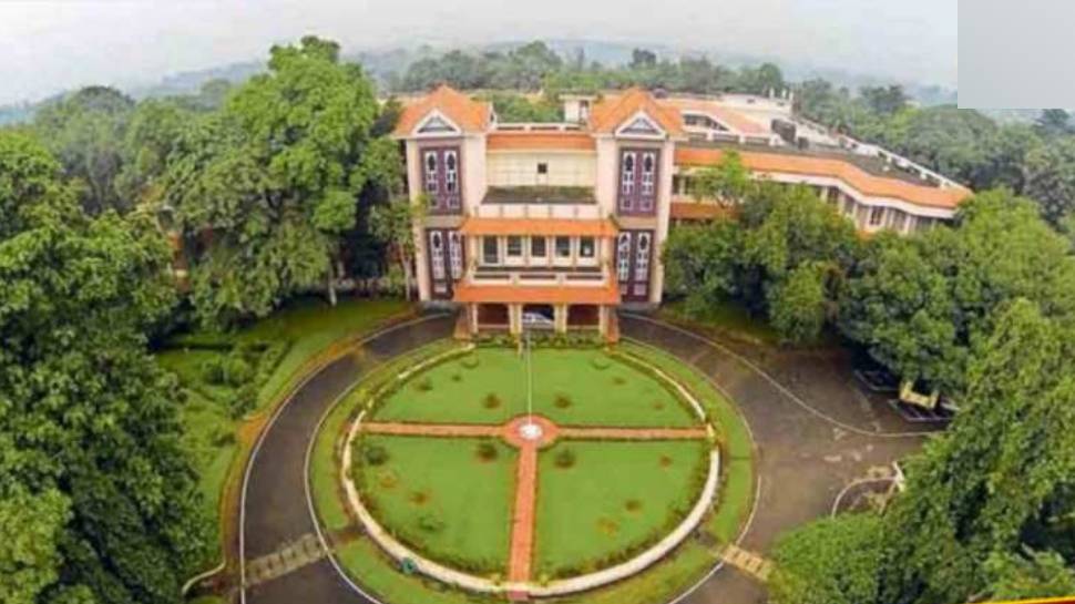 H1N1: കുസാറ്റ് ക്യാമ്പസ് അടച്ചു; വിദ്യാർത്ഥികൾക്ക് എച്ച്1 എൻ1 രോഗലക്ഷണങ്ങൾ H1N1: കുസാറ്റ് ക്യാമ്പസ് അടച്ചു; വിദ്യാർത്ഥികൾക്ക് എച്ച്1 എൻ1 രോഗലക്ഷണങ്ങൾ