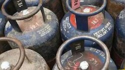 LPG Cylinder Price: ആഗസ്റ്റ് ആദ്യ ദിനം ഉപഭോക്താക്കൾക്ക് സന്തോഷ വാർത്ത; LPG വാണിജ്യ സിലിണ്ടറിന്റെ വില കുറഞ്ഞു!