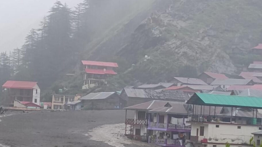 Uttarakashi Cloudburst: ഒരു ​ഗ്രാമത്തെ മുഴുവൻ വിഴുങ്ങി മിന്നൽ പ്രളയം; 4 മരണം, ഉത്തരകാശിയിൽ രക്ഷാപ്രവർത്തനം പുരോഗമിക്കുന്നു 