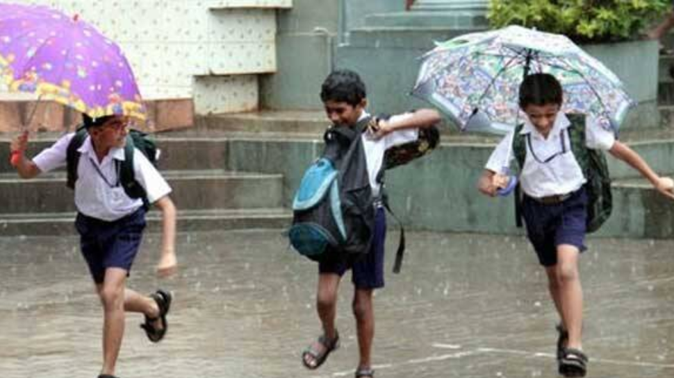 Educational Institutions Holiday: കനത്ത മഴ തുടരുന്നു; സംസ്ഥാനത്ത് മൂന്നു ജില്ലകളിലെ വിദ്യാഭ്യാസ സ്ഥാപനങ്ങൾക്ക് ഇന്ന് അവധി Educational Institutions Holiday: കനത്ത മഴ തുടരുന്നു; സംസ്ഥാനത്ത് മൂന്നു ജില്ലകളിലെ വിദ്യാഭ്യാസ സ്ഥാപനങ്ങൾക്ക് ഇന്ന് അവധി