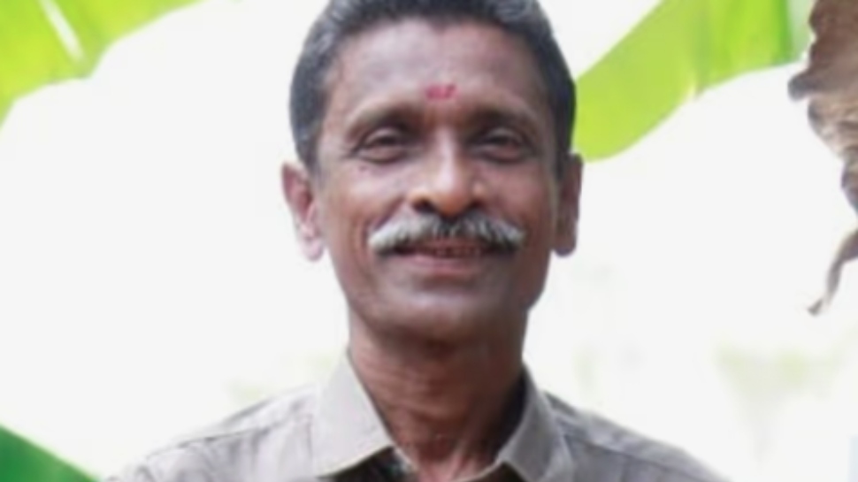 Kottayam News: കോട്ടയത്ത് ഗൃഹനാഥൻ വീട്ടുവളപ്പിൽ മരിച്ച നിലയിൽ; സ്ഫോടക വസ്തു ശരീരത്തിൽ കെട്ടിവെച്ച് പൊട്ടിച്ചെന്ന് നിഗമനം Kottayam News: കോട്ടയത്ത് ഗൃഹനാഥൻ വീട്ടുവളപ്പിൽ മരിച്ച നിലയിൽ; സ്ഫോടക വസ്തു ശരീരത്തിൽ കെട്ടിവെച്ച് പൊട്ടിച്ചെന്ന് നിഗമനം