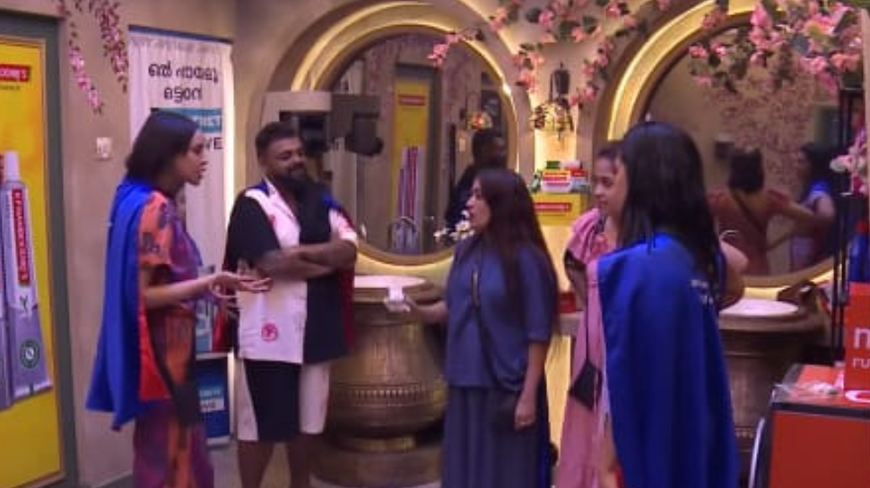 Bigg Boss Malayalam Season 7: ബിഗ് ബോസിൽ വീണ്ടും മേക്കപ്പ് വിഷയം..! അനുമോളും ജിസേലും പൊരിഞ്ഞ അടി Bigg Boss Malayalam Season 7: ബിഗ് ബോസിൽ വീണ്ടും മേക്കപ്പ് വിഷയം..! അനുമോളും ജിസേലും പൊരിഞ്ഞ അടി