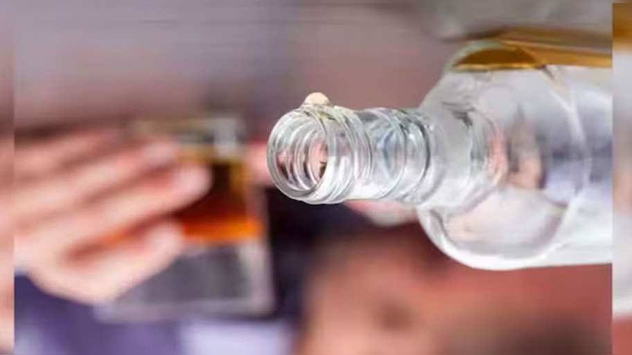 Kuwait Liquor Tragedy: കുവൈത്ത് വിഷമദ്യ ദുരന്തം: 31 പേർ ഗുരുതരാവസ്ഥയിൽ; അതീവ ജാഗ്രതയിൽ രാജ്യം