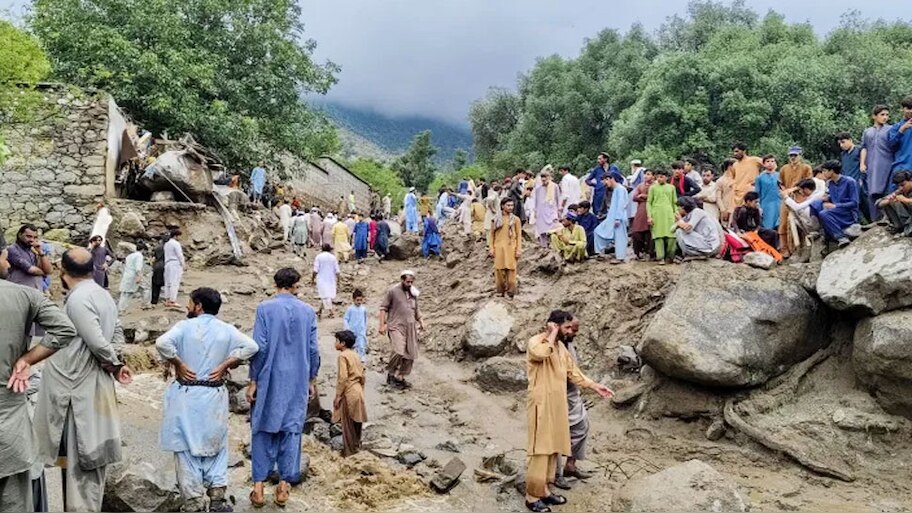 Flash Flood In Pakistan: പാകിസ്താനിൽ മിന്നൽ പ്രളയം; 320 ലധികം പേർ മരിച്ചു