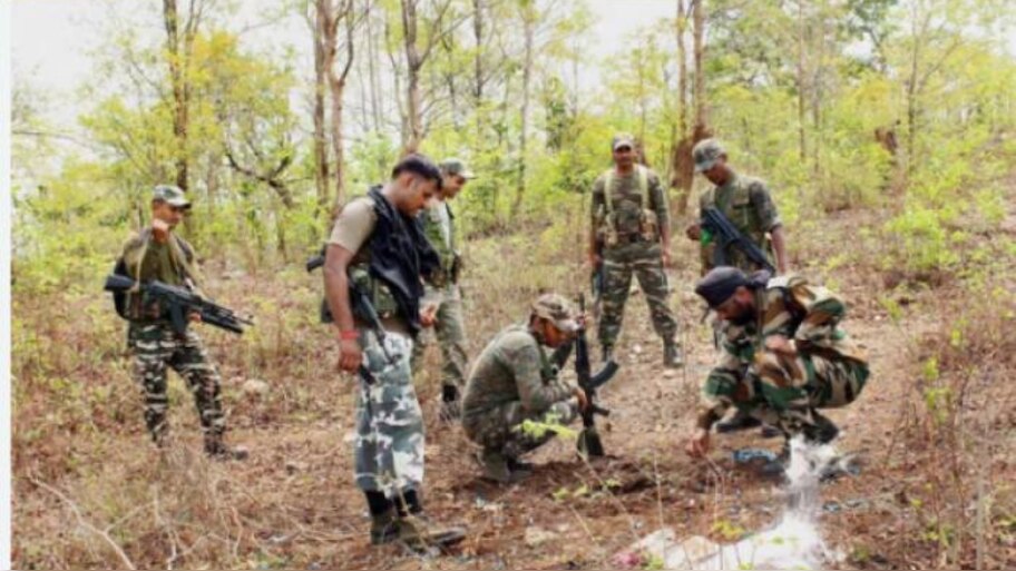 Chhattisgarh Maoist Attack: ഛത്തീസ്ഗഡില്‍ മാവോയിസ്റ്റ് ആക്രമണത്തില്‍ ജവാന് വീരമൃത്യു; മൂന്ന് പേർക്ക് പരിക്ക്