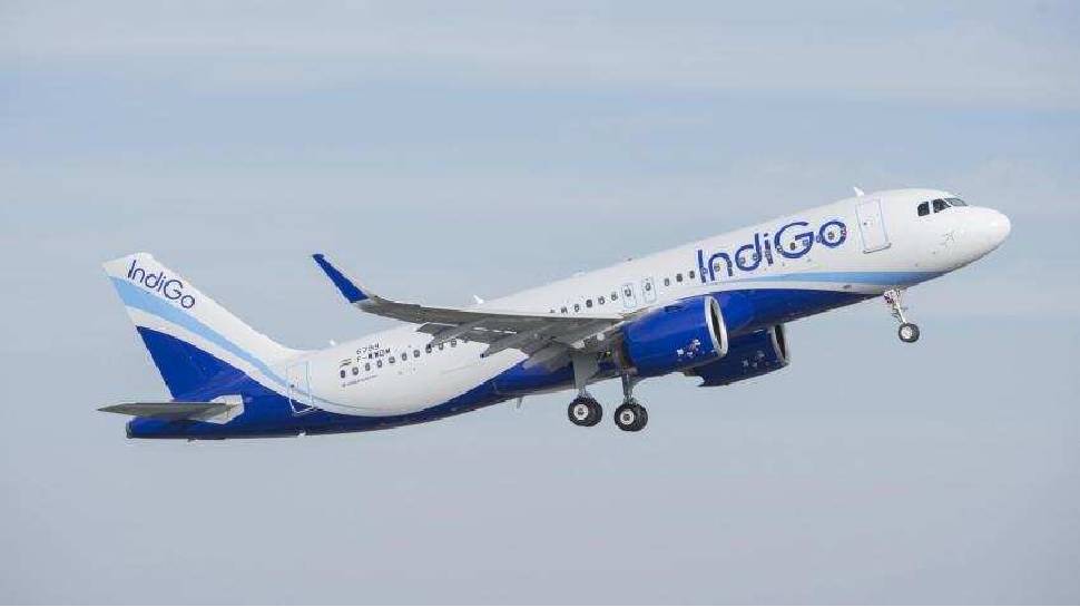 Indigo Airlines: വിമാനത്തിന്റെ ശുചിമുറിയുടെ വാതിൽ സഹപൈലറ്റ് ബലമായി തുറന്നു; യുവതിയുടെ പരാതി Indigo Airlines: വിമാനത്തിന്റെ ശുചിമുറിയുടെ വാതിൽ സഹപൈലറ്റ് ബലമായി തുറന്നു; യുവതിയുടെ പരാതി