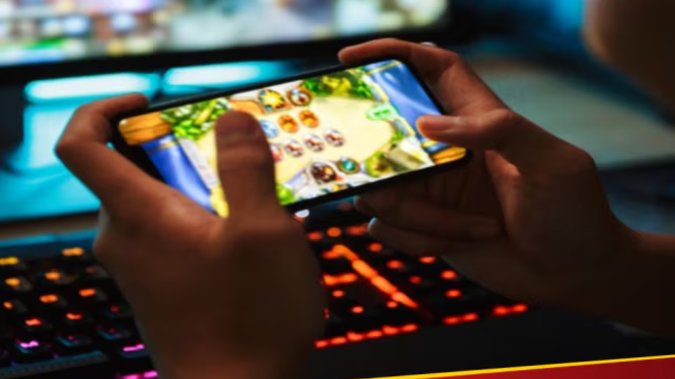 Online Gaming Apps: നടത്തിപ്പുകാർക്ക് മാത്രമല്ല, പ്രോത്സാഹിപ്പിക്കുന്നവർക്കും കിട്ടും പണി; ഓൺലൈൻ ഗെയിമിംഗ് ആപ്പുകളെ നിയന്ത്രിക്കാൻ കേന്ദ്രം Online Gaming Apps: നടത്തിപ്പുകാർക്ക് മാത്രമല്ല, പ്രോത്സാഹിപ്പിക്കുന്നവർക്കും കിട്ടും പണി; ഓൺലൈൻ ഗെയിമിംഗ് ആപ്പുകളെ നിയന്ത്രിക്കാൻ കേന്ദ്രം