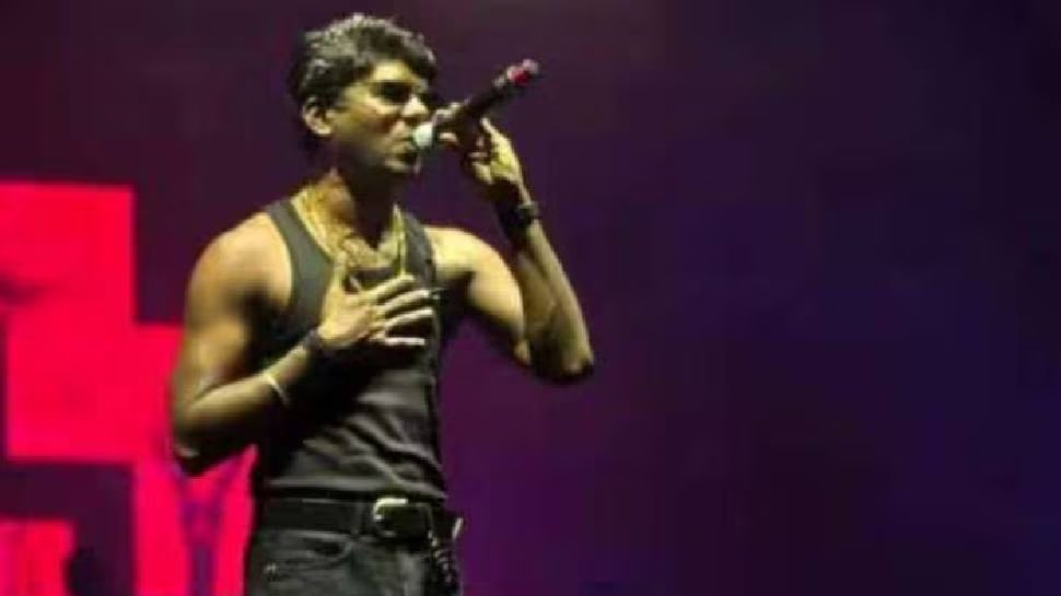 Rapper Vedan Case: ‘പരാതിക്കാരിക്ക് തെളിവ് ഹാജരാക്കാൻ തിങ്കളാഴ്ച വരെ സമയം’; വേടന്റെ അറസ്റ്റ് തടഞ്ഞ ഉത്തരവ് നീട്ടി Rapper Vedan Case: ‘പരാതിക്കാരിക്ക് തെളിവ് ഹാജരാക്കാൻ തിങ്കളാഴ്ച വരെ സമയം’; വേടന്റെ അറസ്റ്റ് തടഞ്ഞ ഉത്തരവ് നീട്ടി