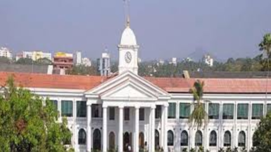 Kerala Government: ശമ്പളത്തിനൊപ്പം ക്ഷാമബത്തയും; ജീവനക്കാർക്കും അധ്യാപകർക്കും ഓണം ബമ്പറുമായി സർക്കാർ