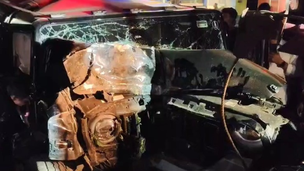 Kazhakkoottam Accident: കഴക്കൂട്ടത്ത് നിയന്ത്രണംവിട്ട ഥാര് തൂണില് ഇടിച്ച് അപകടം; യുവാവിന് ദാരുണാന്ത്യം, 3 പേർക്ക് പരിക്ക് Kazhakkoottam Accident: കഴക്കൂട്ടത്ത് നിയന്ത്രണംവിട്ട ഥാര് തൂണില് ഇടിച്ച് അപകടം; യുവാവിന് ദാരുണാന്ത്യം, 3 പേർക്ക് പരിക്ക്