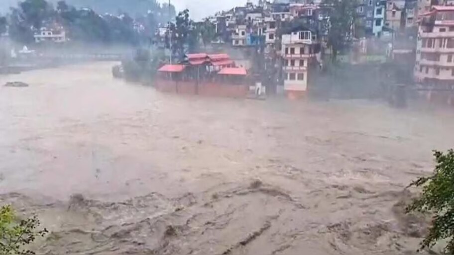 Himachal Cloudburst: ഹിമാചൽപ്രദേശിൽ മിന്നൽ പ്രളയം; മലയാളി സംഘം കുടുങ്ങിക്കിടക്കുന്നതായി വിവരം