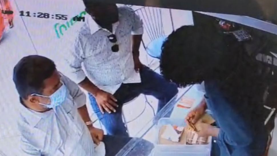 Kalpetta Jewellery Theft: കൽപ്പറ്റയിൽ ജ്വല്ലറിയിൽ മോഷണം; അന്വേഷണം തുടങ്ങി, സിസിടിവി കേന്ദ്രീകരിച്ച് അന്വേഷണം