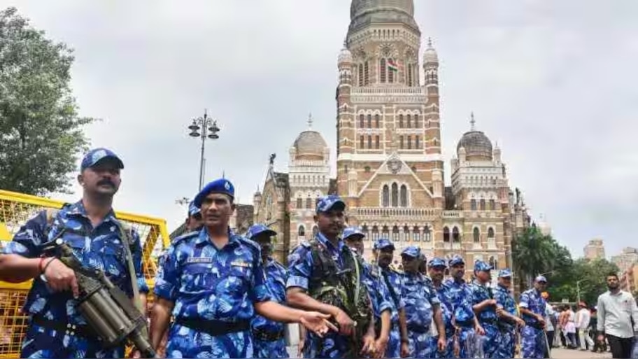 Mumbai Bomb Threat: ഗണേശോത്സവത്തിനിടെ ബോംബ് സ്ഫോടനം നടക്കുമെന്ന് ഭീഷണി; മുംബൈ ന​ഗരത്തിൽ 34 വാഹനങ്ങളിൽ ആർഡിഎക്സ് വച്ചിട്ടുണ്ടെന്ന് സന്ദേശം