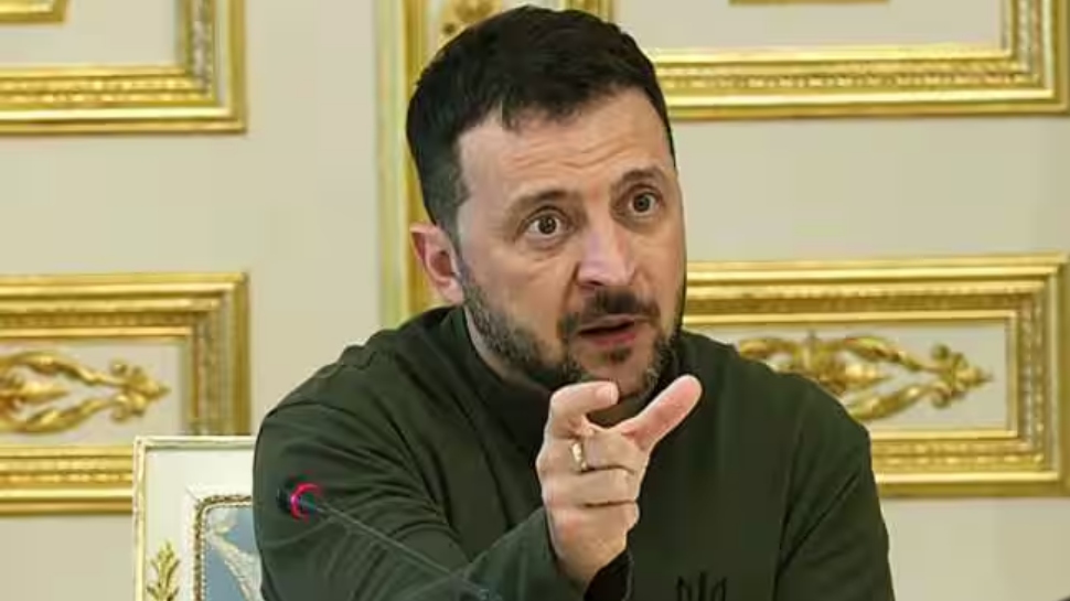 Zelenskyy Rejects Putin's Proposal: മോസ്കോയിലെ കൂടികാഴ്ച നിരസിച്ച് സെലൻസ്കി, വേണമെങ്കിൽ പുടിനു കീവിലേക്ക് വരാം Zelenskyy Rejects Putin's Proposal: മോസ്കോയിലെ കൂടികാഴ്ച നിരസിച്ച് സെലൻസ്കി, വേണമെങ്കിൽ പുടിനു കീവിലേക്ക് വരാം