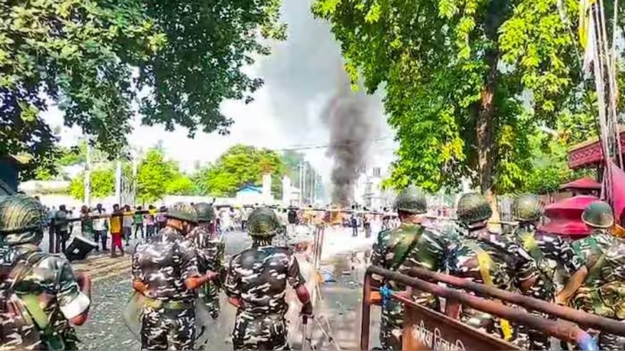 UP Borders On High Alert:യുപി അതിർത്തികളിൽ അതീവ ജാഗ്രത; ഹെൽപ്പ് ലൈനുകൾ സജ്ജമാക്കി സർക്കാർ