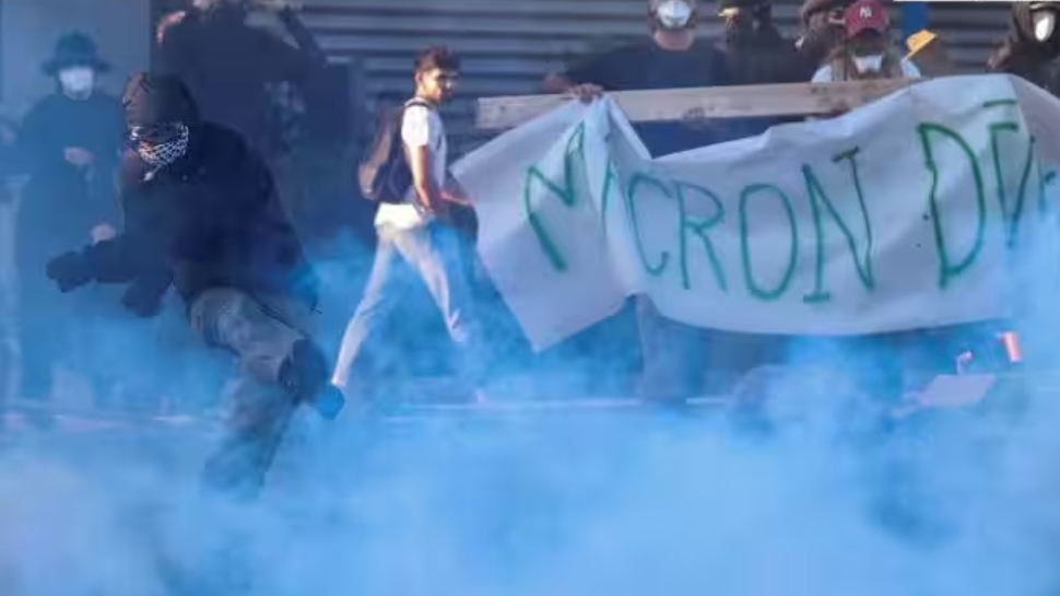 France Protest: പ്രധാനമന്ത്രിയായി ചുമതലയേറ്റ് സെബാസ്റ്റ്യൻ ലെകോർണു, ഫ്രാൻസിൽ പ്രതിഷേധം ശക്തം France Protest: പ്രധാനമന്ത്രിയായി ചുമതലയേറ്റ് സെബാസ്റ്റ്യൻ ലെകോർണു, ഫ്രാൻസിൽ പ്രതിഷേധം ശക്തം