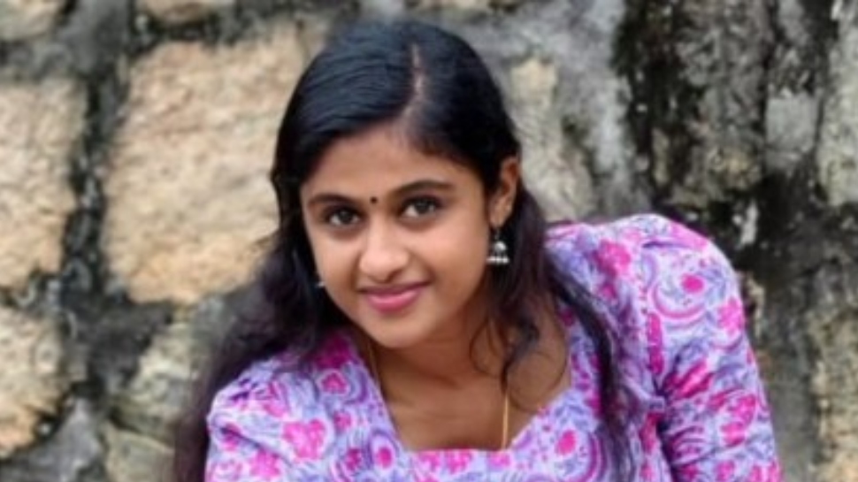Woman Found Dead: യുവതി ഭര്തൃവീട്ടില് തൂങ്ങിമരിച്ച നിലയില്; ഭര്ത്താവ് മര്ദിക്കാറുണ്ടെന്ന ആരോപണവുമായി ബന്ധുക്കൾ Woman Found Dead: യുവതി ഭര്തൃവീട്ടില് തൂങ്ങിമരിച്ച നിലയില്; ഭര്ത്താവ് മര്ദിക്കാറുണ്ടെന്ന ആരോപണവുമായി ബന്ധുക്കൾ