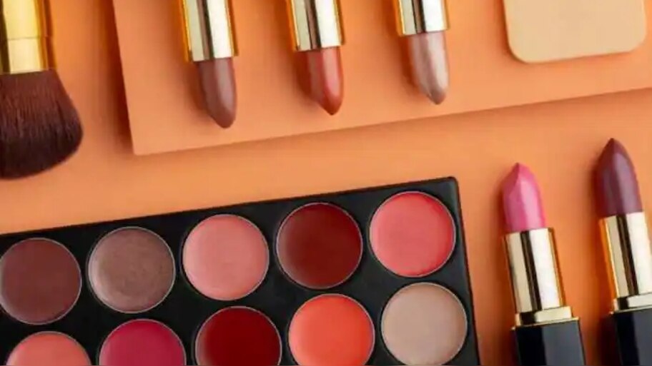Lipstick Shades: ഇന്ത്യൻ ചർമ്മത്തിന് അനുയോജ്യമായ ലിപ്സ്റ്റിക് ഷേടുകൾ തിരഞ്ഞു മടുത്തോ? എങ്കിൽ ഈ നിറങ്ങൾ പരീക്ഷിക്കൂ 